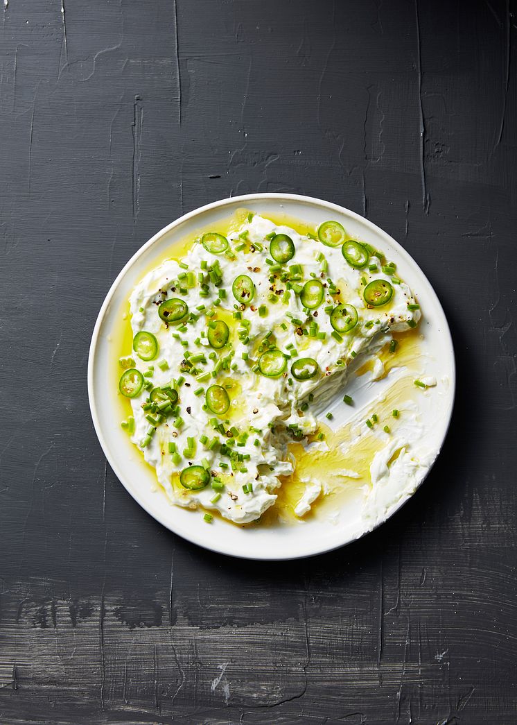 Cucumber yoghurt with green chili and tabasco