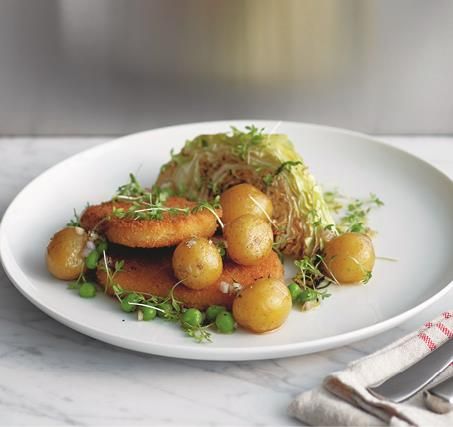 Felix frasig schnitzel med stekt spetskål, ärtor och potatis