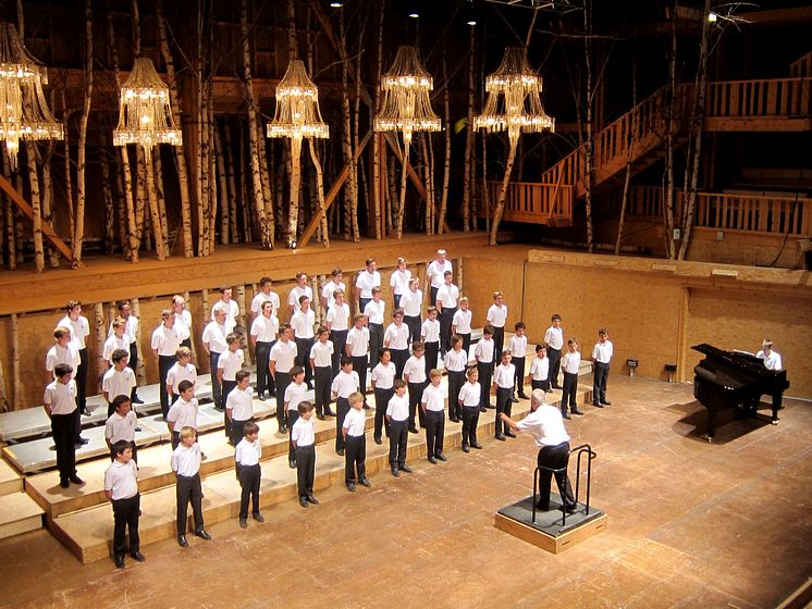 Die jungen Musiker des Pariser Knabenchors: die « Petits Chanteurs de Sainte-Croix de Neuilly »