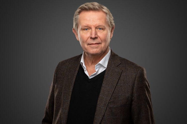 Per-Erik Karlsson-inomhus-stor