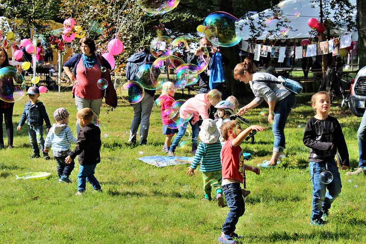 Tag der offenen Tür im Kinderhospiz: Bärenherz-Familienfest lockt mehr als 1.500 Besucher in den Kees’schen Park