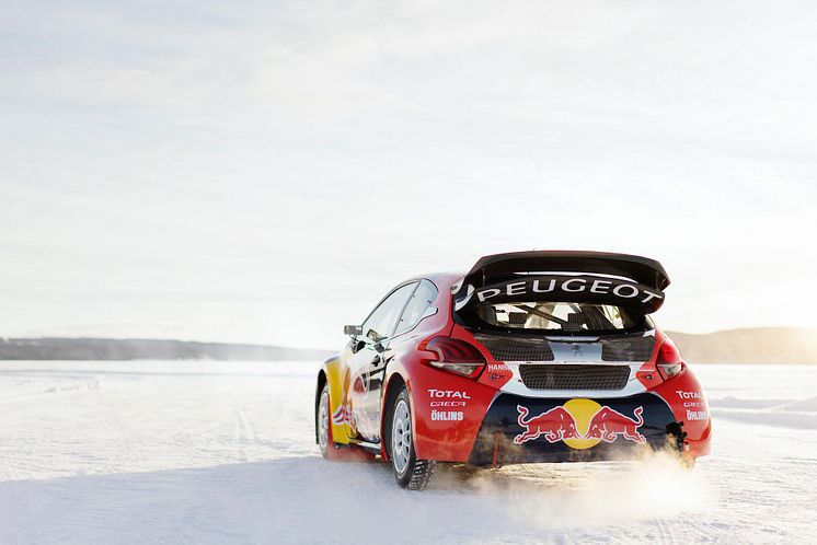 Världsmästarna Team Peugeot Hansen välkomnar Sebastien Loeb till 2016 års säsong