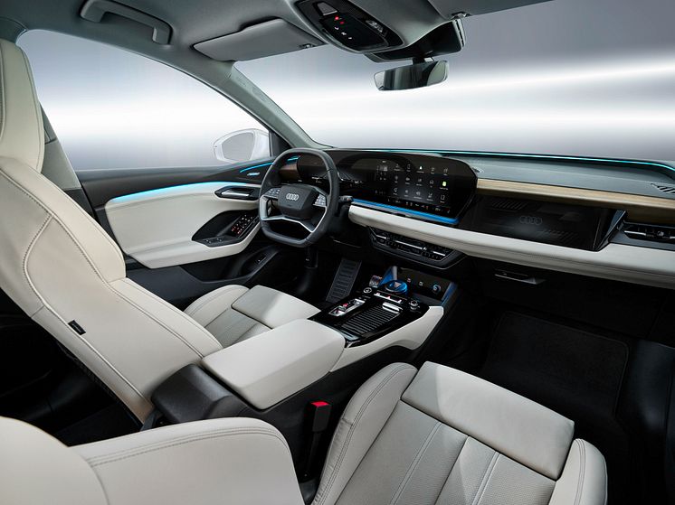 Audi Q6 e-tron (interiør i læder og ambratræ)