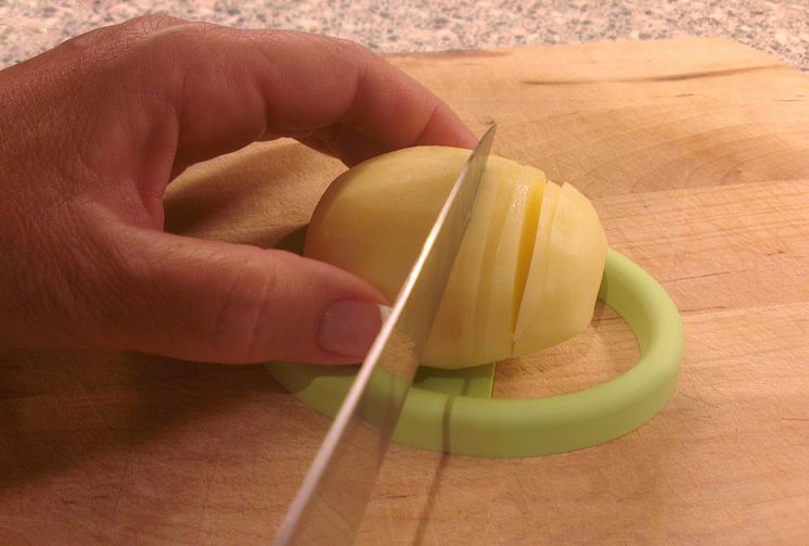 EasySlicer skär potatis till hasselbackare