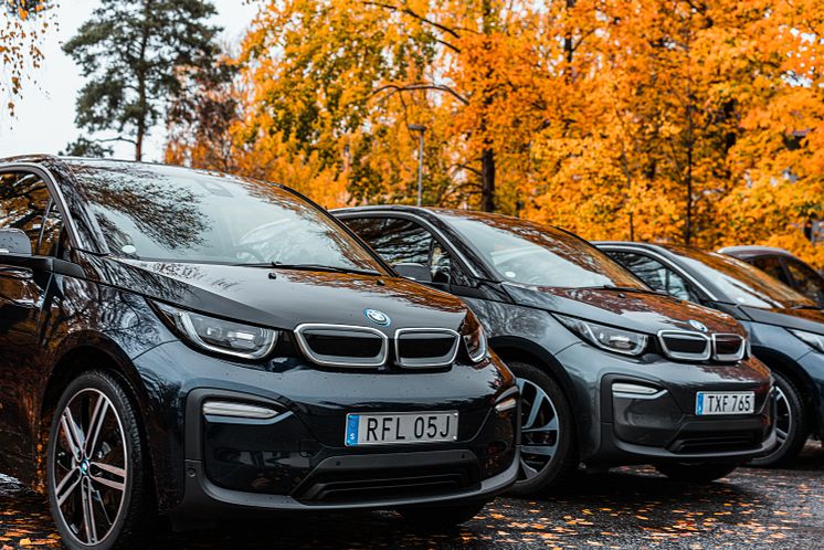 BMW och Elbilio inviger elbilspool i Bagarmossen