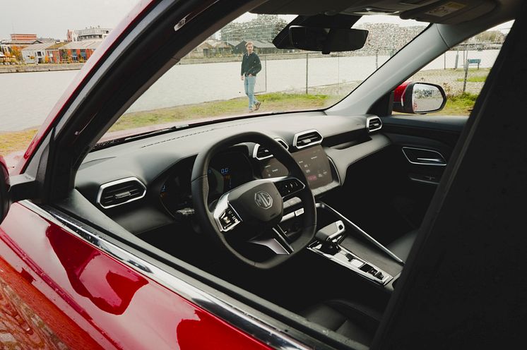 MG ZS HEV+Interior.jpg