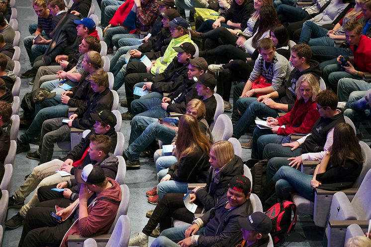 Över 800 unga på seminarium om framtidens lantbruk.