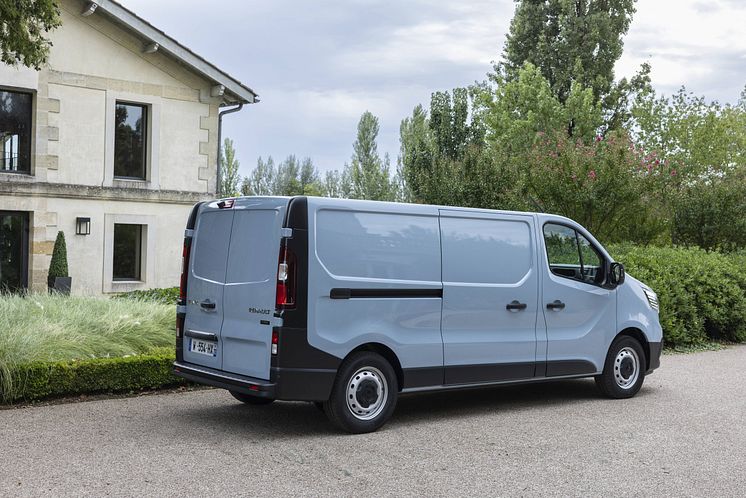 All-new_Trafic_Van_E-Tech_electric_drive_test (1)