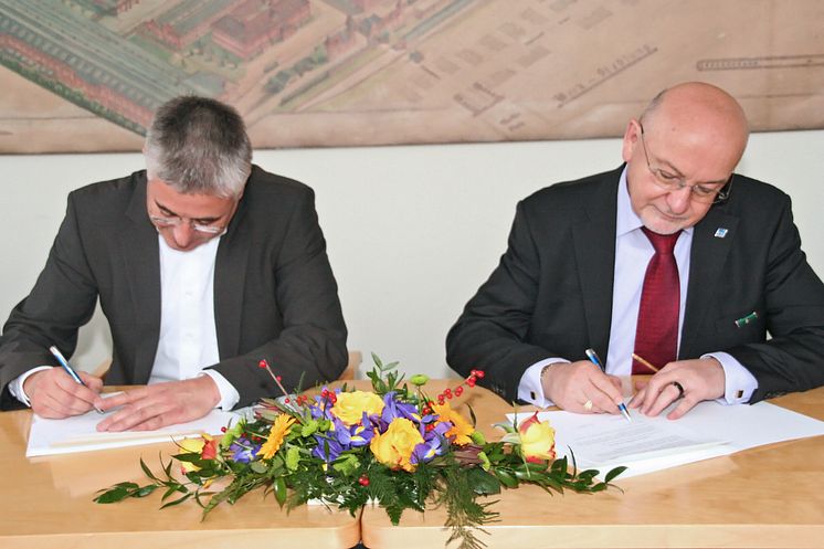 Kooperationsvereinbarung mit dem Oberstufenzentrum Recht Berlin unterzeichnet