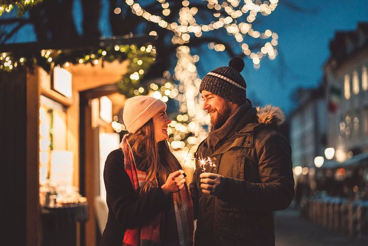 city-market-couple-lights-1084636410