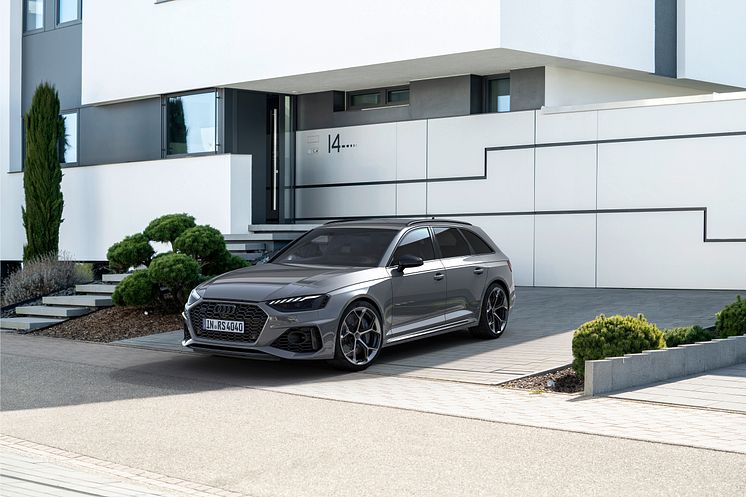 Audi RS 4 Avant med competition plus pakke (Nardogrå)