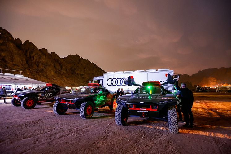 De 3 Audi RS Q e-tron ved Dakar Rally 2022