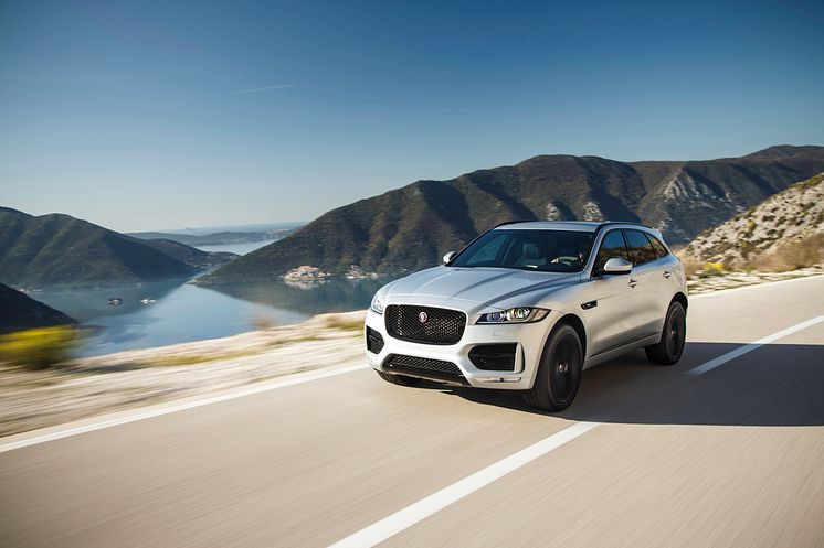 J_F-PACE_Drives_RhodiumSilver_2.0D