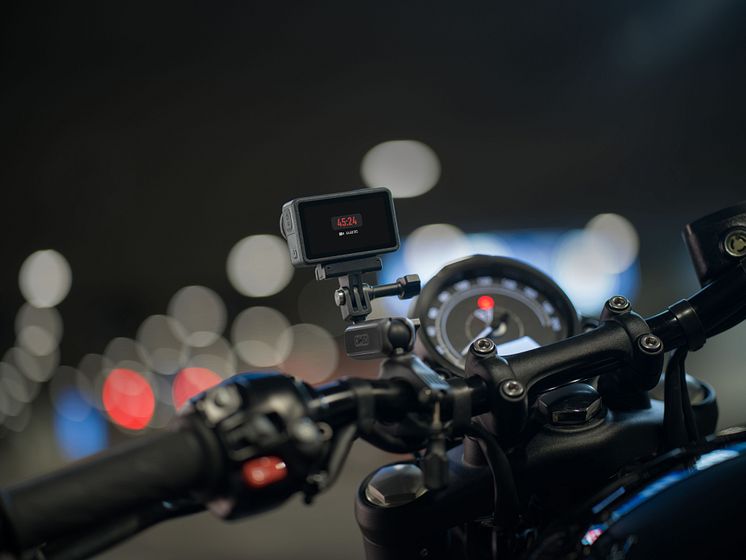 Osmo Action 5 Pro_Motorcycling_Always On Display (2).jpg