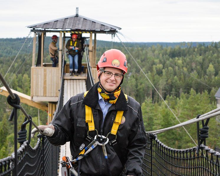 Näringsminister Mikael Damberg besöker Little Rock Lake Zipline