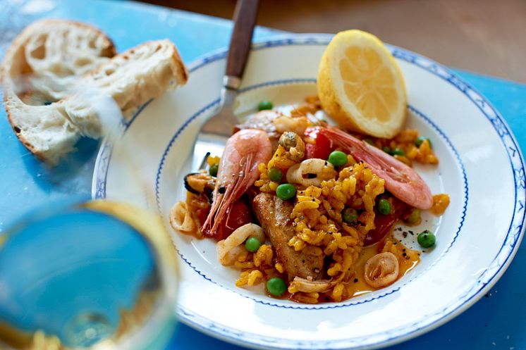 Paella med kyckling och skaldjur - recept från Zeta