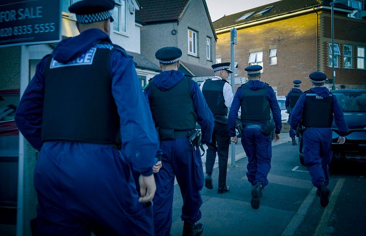 Commissioner Sir Mark Rowley at an early morning arrest in Sutton 002.jpg