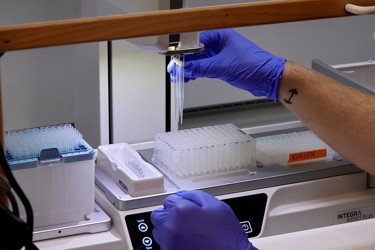 Justering av höjderna i pipetteringsrobot.jpg