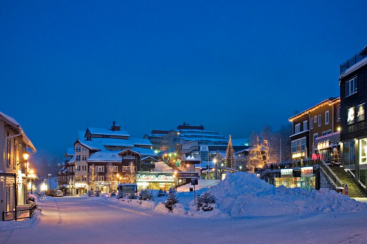 Åre by i skymningsljus