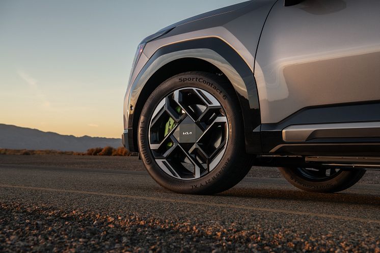 kia-ev9-gt-my25-exterior-highres-6192x4128-05.jpg