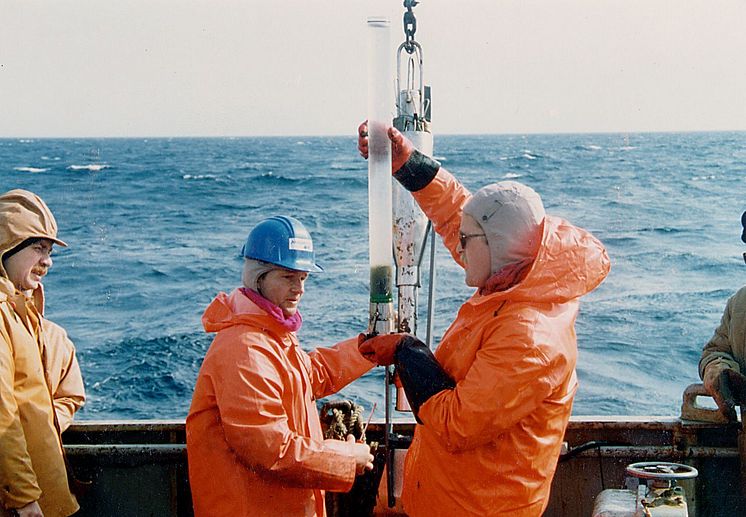 Sampling bottom sediments for analysis of contaminants in Russia