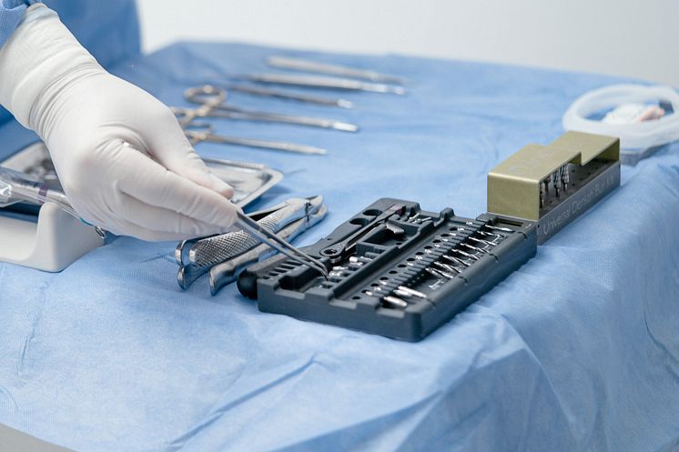 PLATUNA® PT / Platinbeschichtung für Medizintechnik von Umicore Galvanotechnik