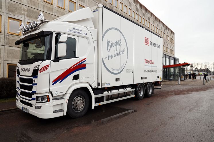 Transporter vid Toyotas truckfabrik i Mjölby går på biogas