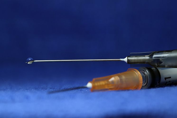 syringe-3908157_1920.jpg