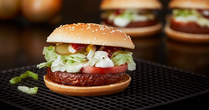 McDonald´s Food Team har tillsammans med Anamma, ett varumärke inom Orkla Foods Sverige, utvecklat en helt ny vegansk burgare för McDonald’s meny.