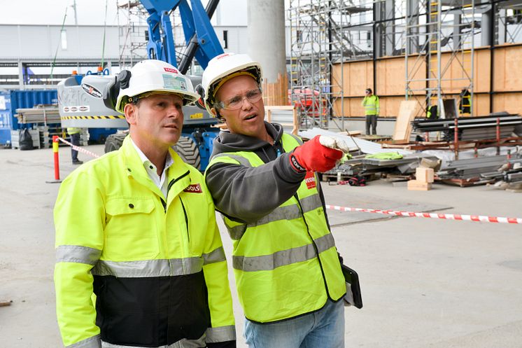 Avhengig av bruk og miljø anbefales det å bytte ut vernehjelmen 2 til 5 år etter produksjonsdato.