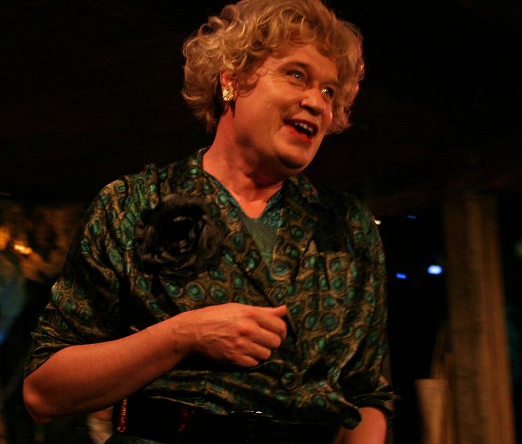 Stadra sommarscen, Nora