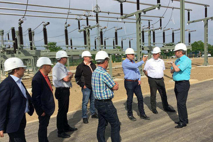 Bürgermeister machen Info-Besuch in neuem Umspannwerk