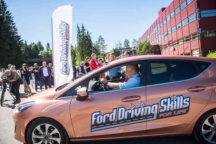 Fra pressekonferansen hvor Ford Motor Norge og forsikringsselskapet If lanserer et unikt opplæromgsprogram for unge sjåfører Ford Driving Skills for Life