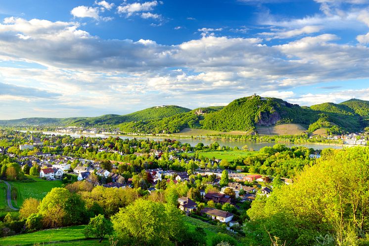 Bonn: Rhein mit dem Siebengebirge