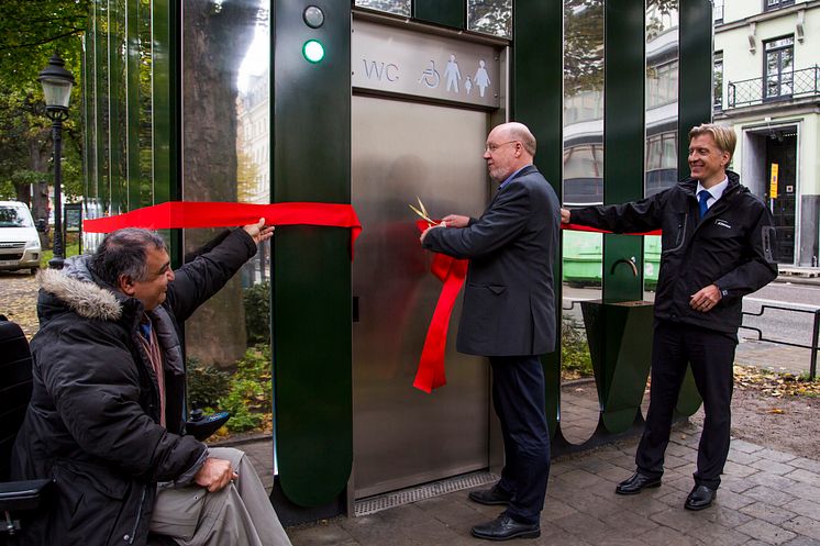 Invigning tillgänglighetsanpassad gatutoalett Humlegården