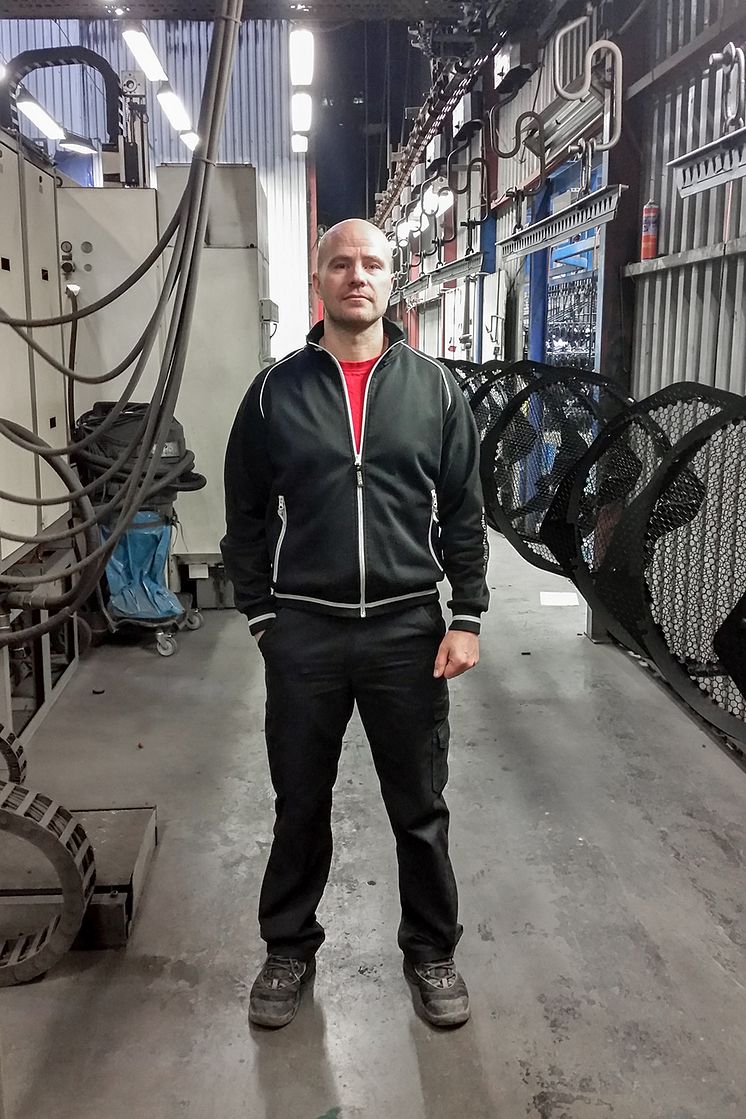 Marcus Anderberg, produktionschef för Proton Finishings anläggning i Eskilstuna