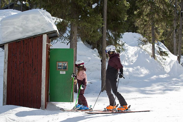 Sälen Hundfjället Trollskogen mamma barn skidor.jpg