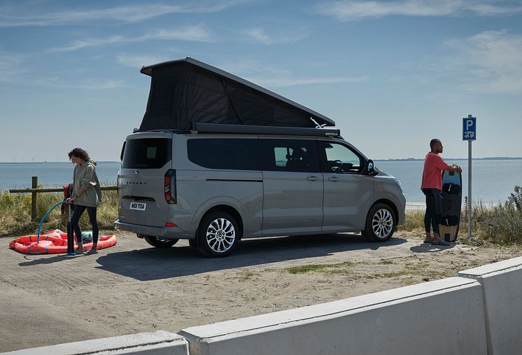 2024FordTransitNuggetLWBTitanium_3.2_3-4_rear_Talents.jpg