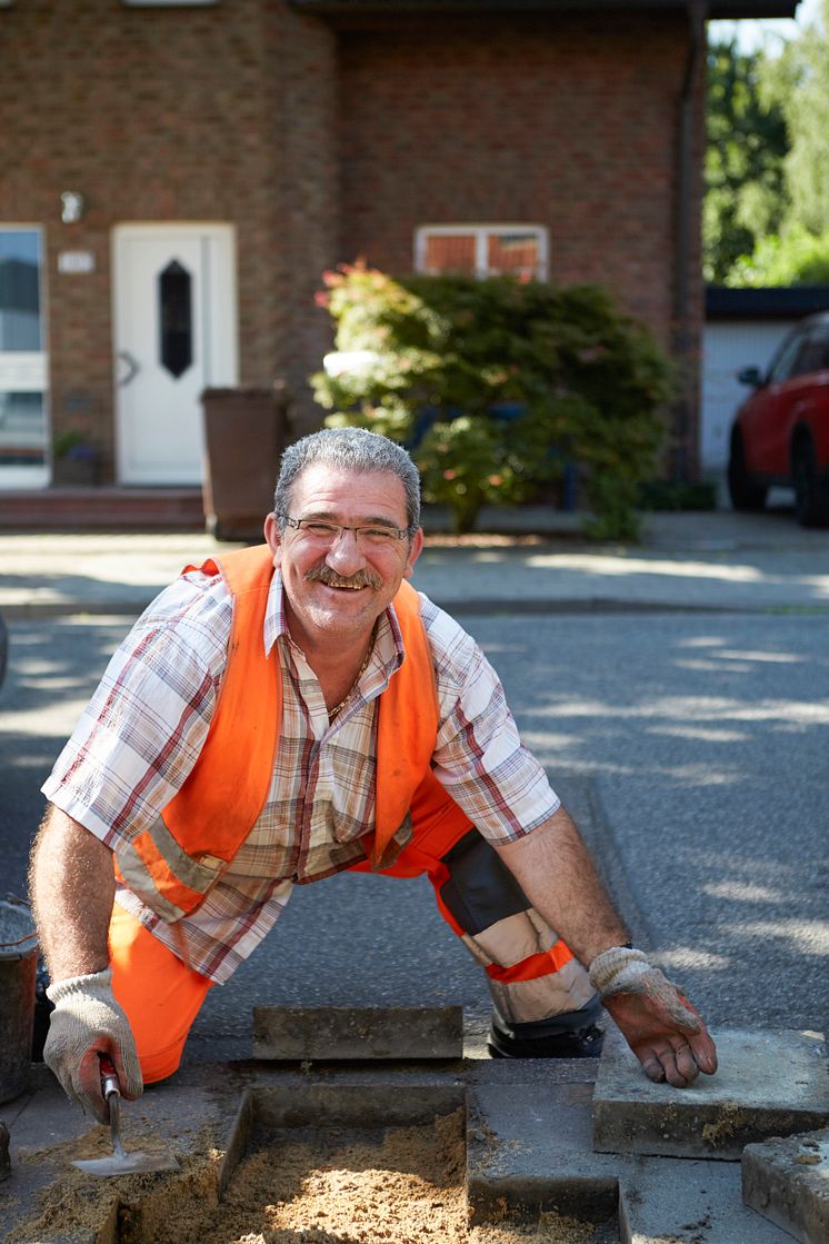 Schnelle Leitung im Gehweg