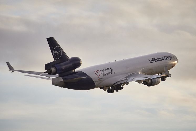 MD-11_takeoff1