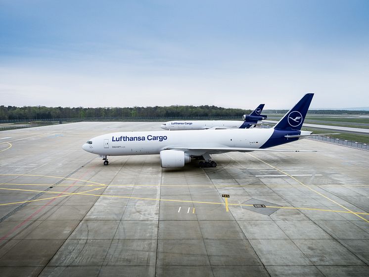 Lufthansa Cargo B777F in front of MD-11F