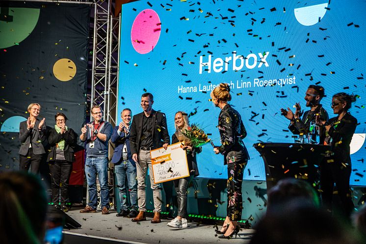 Confettiregn över Herbox i Innovatum Science Park Startup Challenge 2021