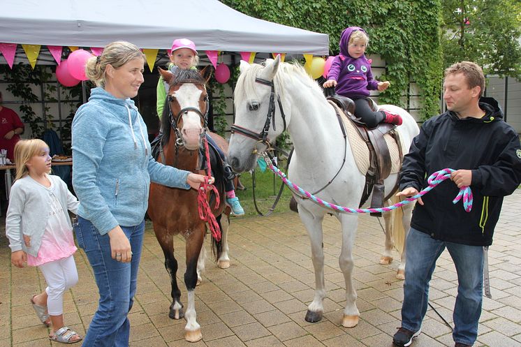 Tag der offenen Tür im Kinderhospiz: Bärenherz-Familienfest lockt mehr als 1.500 Besucher in den Kees’schen Park