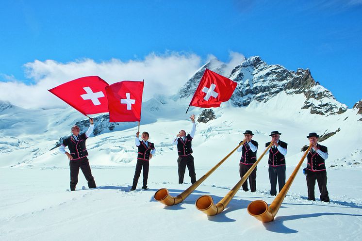 Alphornspieler und Fahnenschwinger, Jungfraujoch, Berner Oberland 