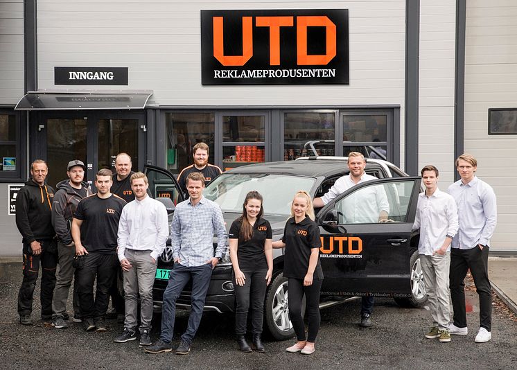 Kontinuerlig vekst for UTD Reklameprodusenten, som nylig kapret den attraktive kontrakten for produksjon av bussreklame i Buskerud. Foto: Erik Skjøldt 