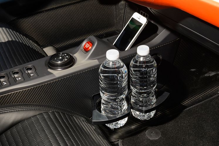 Ford GT cup holders