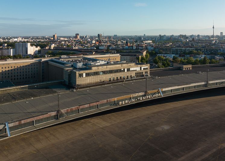 THF Tower mit Dachterrasse aus Kebony