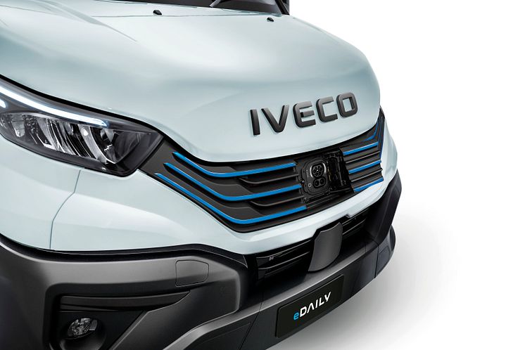 Iveco eDailyMY22 front charging