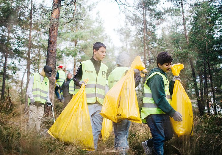 Städa Sverige 2022 pojkar i skog
