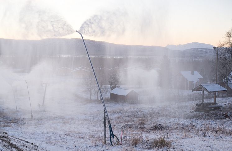 Snökanonerna igång i Hemavan